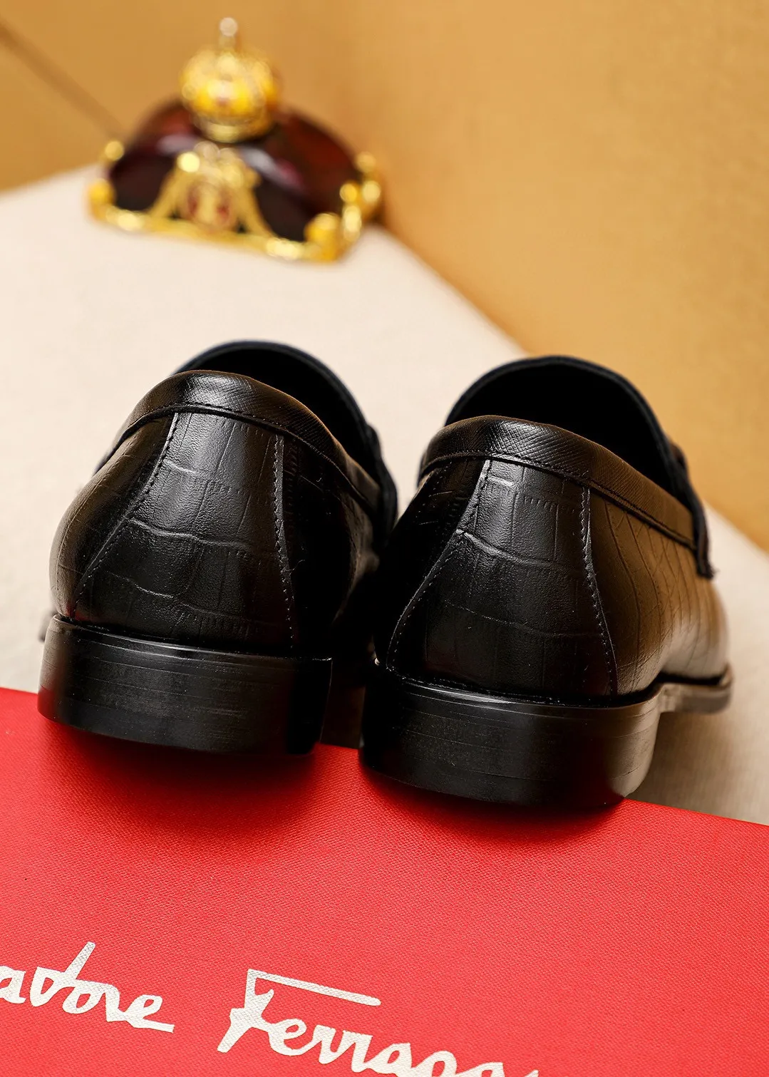 Men's shoes💰480💐 Product trademark: Ferragamo "Ferragamo" casual leather shoes Regular size: 38-44 (45.46🉑️customized) Product materials: Selected imported first-layer cowhide embossed upper + luxury hardware buckle, imported water-dyed cowhide leather lining. Strong three-dimensional visual effect, original outsole color: 1⃣️color optional